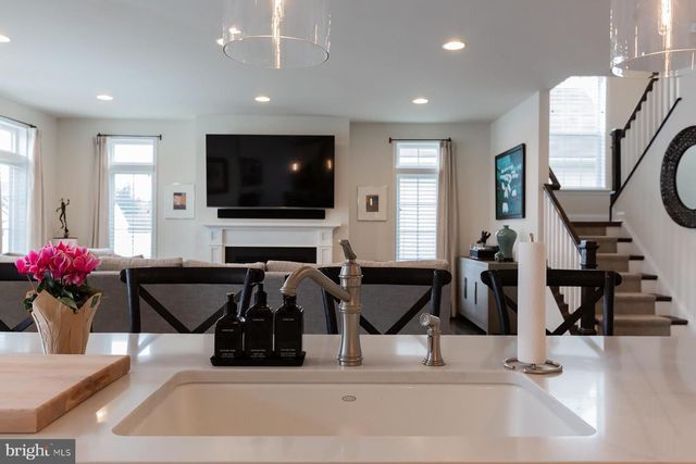1137 ESBENSHADE DR, Lancaster, PA 17601