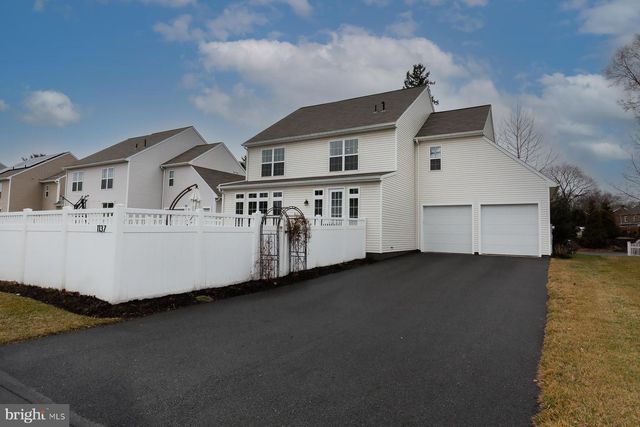 1137 ESBENSHADE DR, Lancaster, PA 17601