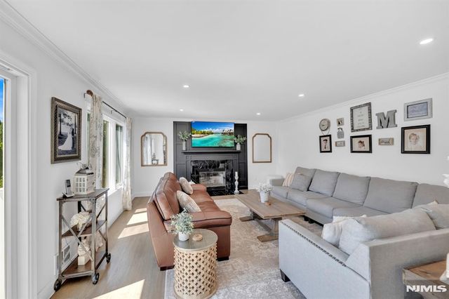 22 Fox Boro Road, Wayne, NJ 07470