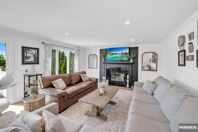 22 Fox Boro Road, Wayne, NJ 07470