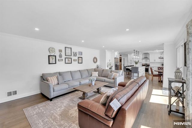 22 Fox Boro Road, Wayne, NJ 07470