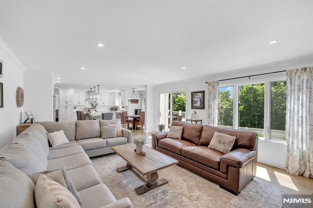 22 Fox Boro Road, Wayne, NJ 07470