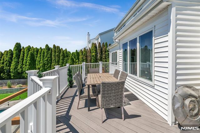 22 Fox Boro Road, Wayne, NJ 07470