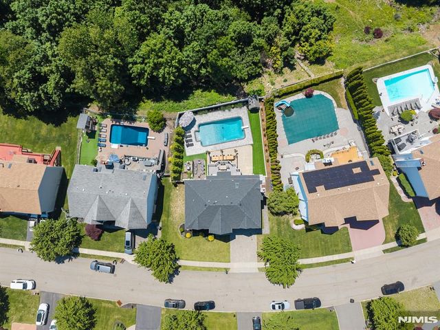 22 Fox Boro Road, Wayne, NJ 07470