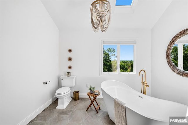 22 Fox Boro Road, Wayne, NJ 07470