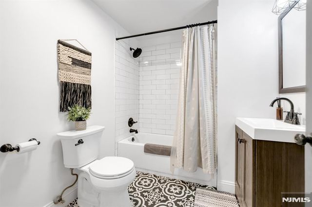 22 Fox Boro Road, Wayne, NJ 07470