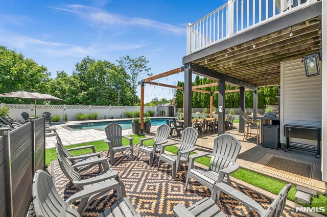 22 Fox Boro Road, Wayne, NJ 07470