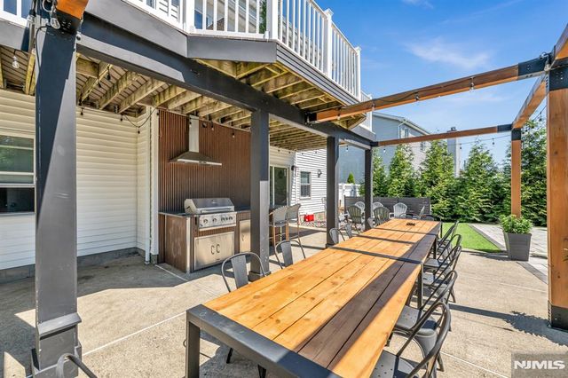 22 Fox Boro Road, Wayne, NJ 07470