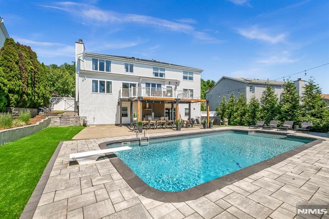 22 Fox Boro Road, Wayne, NJ 07470