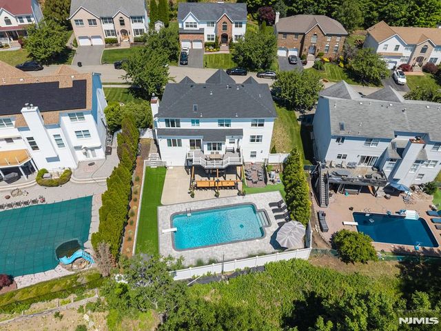 22 Fox Boro Road, Wayne, NJ 07470
