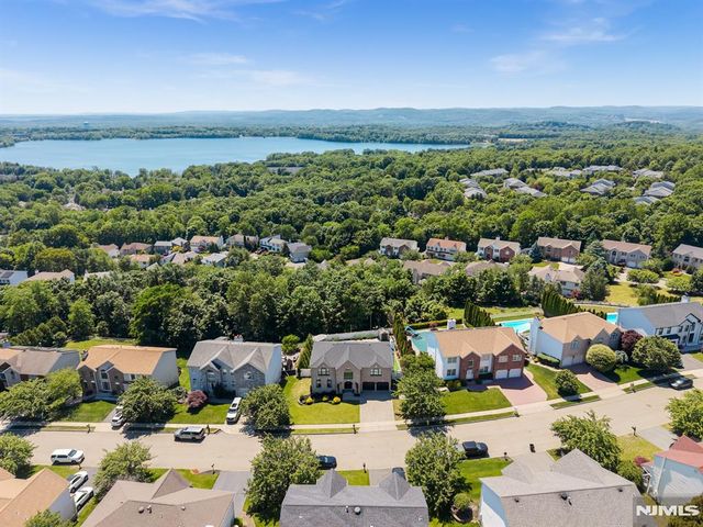 22 Fox Boro Road, Wayne, NJ 07470