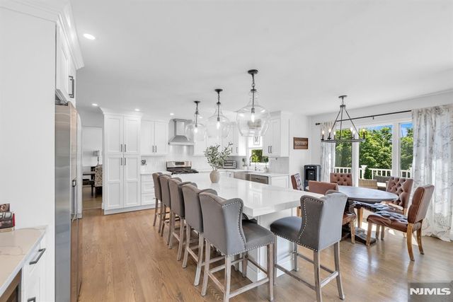 22 Fox Boro Road, Wayne, NJ 07470