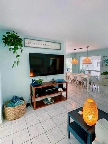 301 SW 8th Terrace, Boca Raton, FL 33486