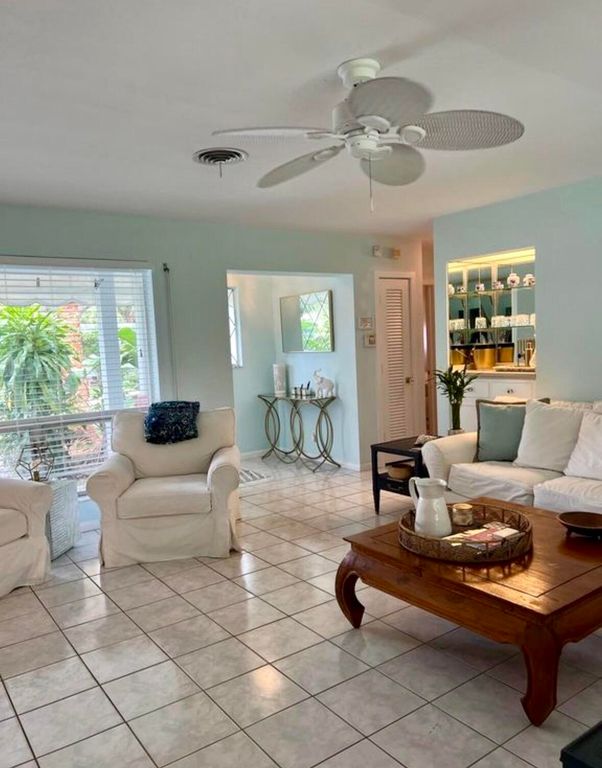 301 SW 8th Terrace, Boca Raton, FL 33486