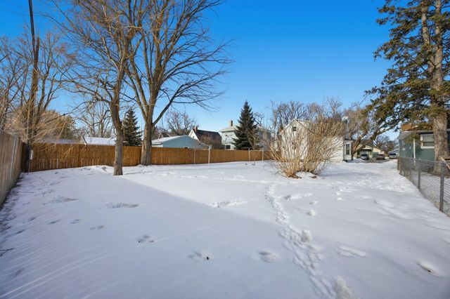 1622 7th Avenue S, Fargo, ND 58103