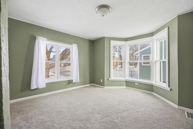 1622 7th Avenue S, Fargo, ND 58103