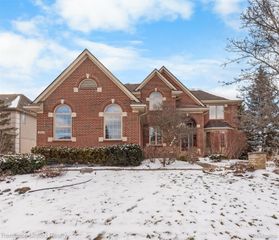 24695 Wedgewood Dr, Lyon Charter Township, MI 48178
