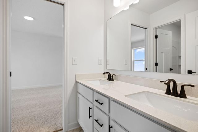 8657 Periwinkle Boulevard, Woodbury, MN 55129