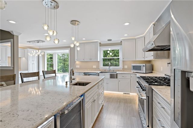 329 Nature Trail Ln, Murrysville, PA 15668