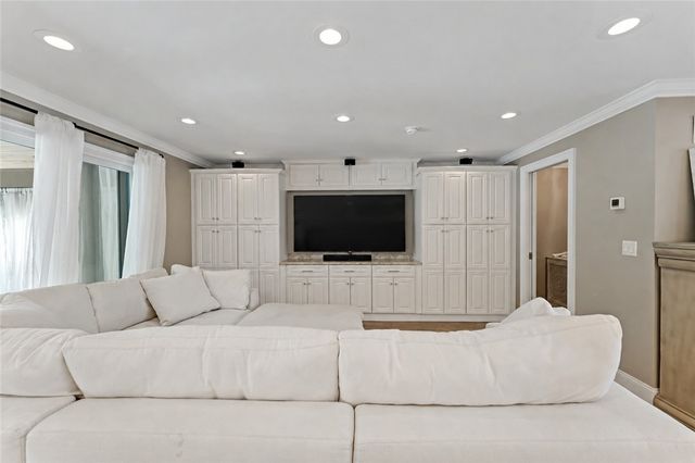 329 Nature Trail Ln, Murrysville, PA 15668