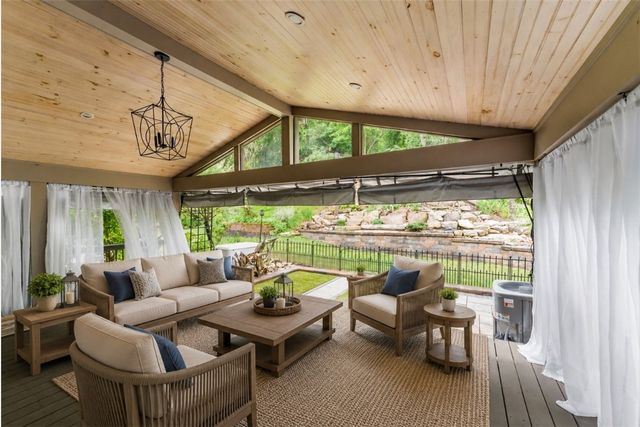 329 Nature Trail Ln, Murrysville, PA 15668