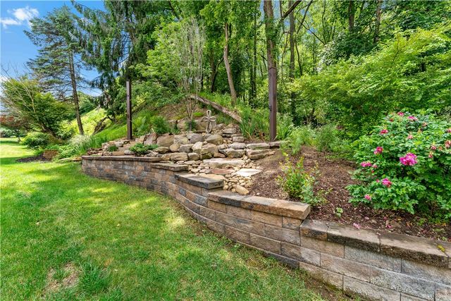 329 Nature Trail Ln, Murrysville, PA 15668