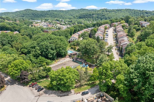 329 Nature Trail Ln, Murrysville, PA 15668