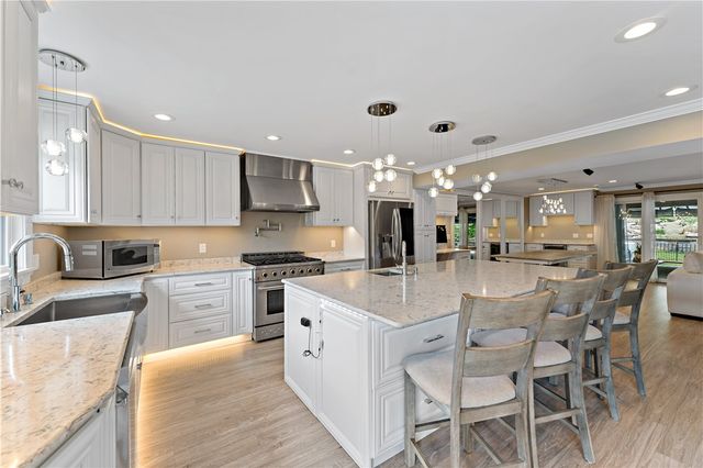 329 Nature Trail Ln, Murrysville, PA 15668