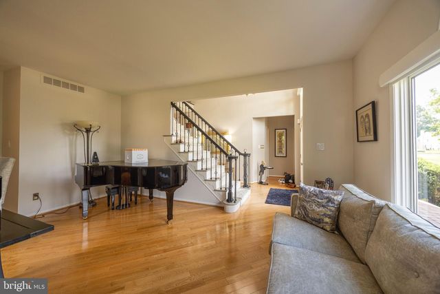 36 NOLEN CIR, Voorhees, NJ 08043