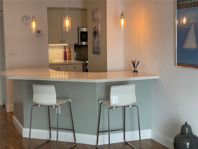 6917 Collins Ave 1008, Miami Beach, FL 33141