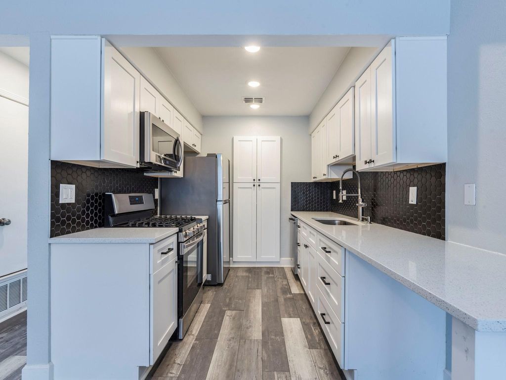 3839 Dry Creek DR 216, Austin, TX 78731