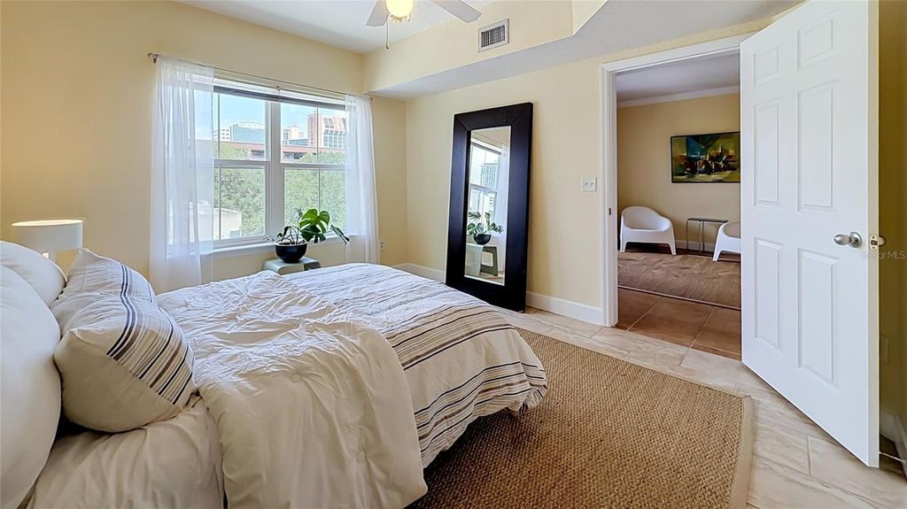 Image 16 of property listing at 202 E SOUTH STREET 4040, Orlando, FL 32801
