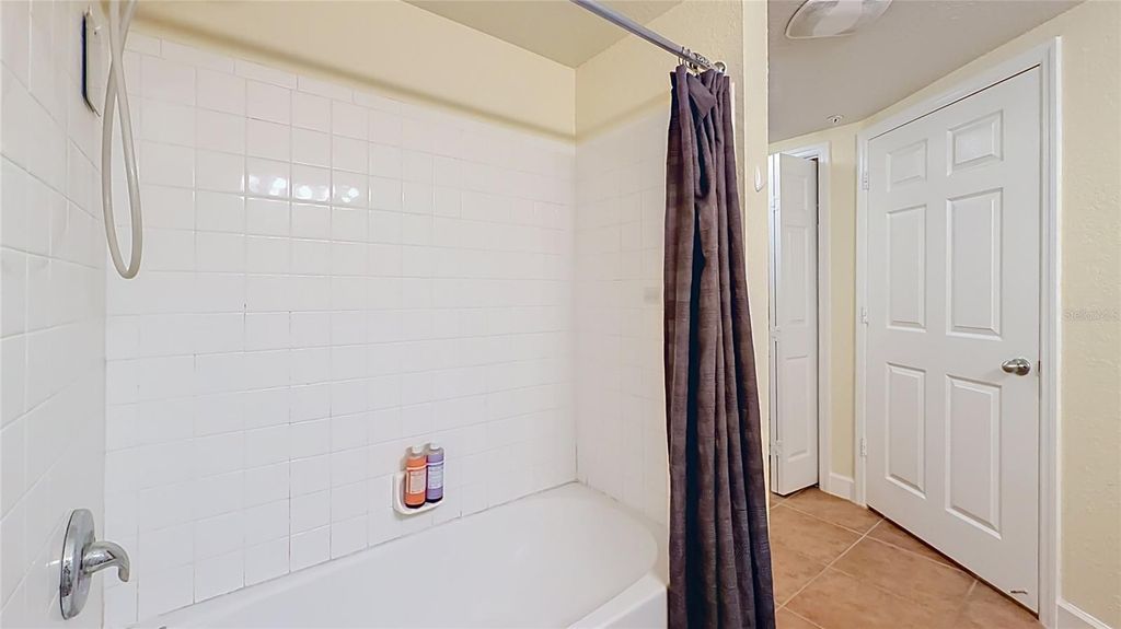 Image 19 of property listing at 202 E SOUTH STREET 4040, Orlando, FL 32801