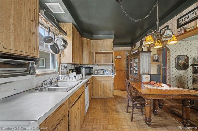 15979 Norborne, Redford, MI 48239