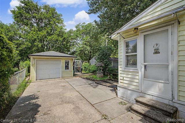 15979 Norborne, Redford, MI 48239