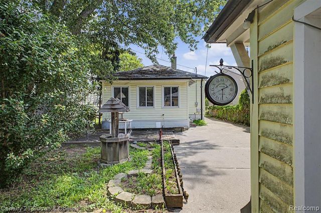 15979 Norborne, Redford, MI 48239