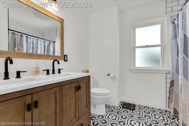 8740 Saratoga Street, Oak Park, MI 48237