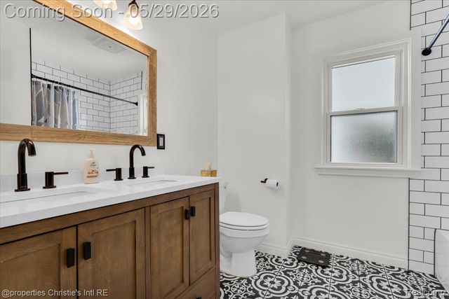 8740 Saratoga Street, Oak Park, MI 48237