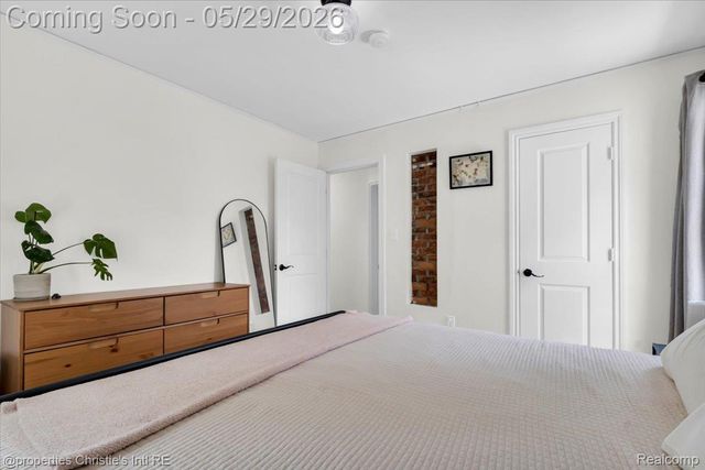 8740 Saratoga Street, Oak Park, MI 48237