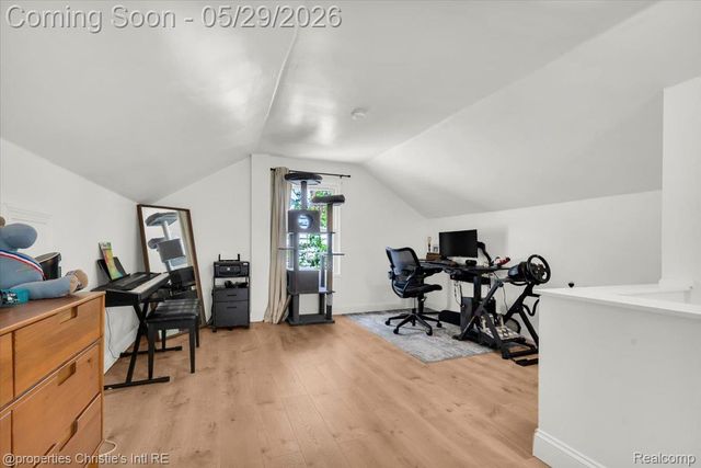 8740 Saratoga Street, Oak Park, MI 48237