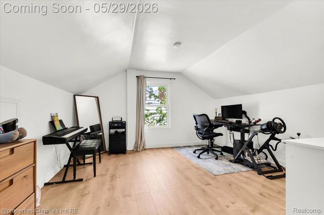 8740 Saratoga Street, Oak Park, MI 48237