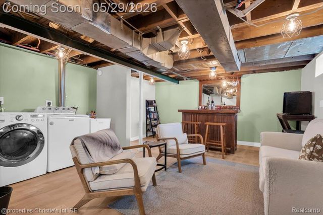 8740 Saratoga Street, Oak Park, MI 48237