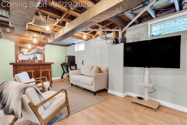 8740 Saratoga Street, Oak Park, MI 48237
