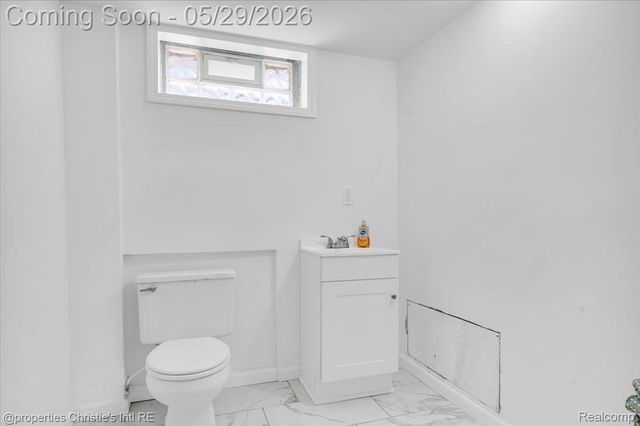 8740 Saratoga Street, Oak Park, MI 48237