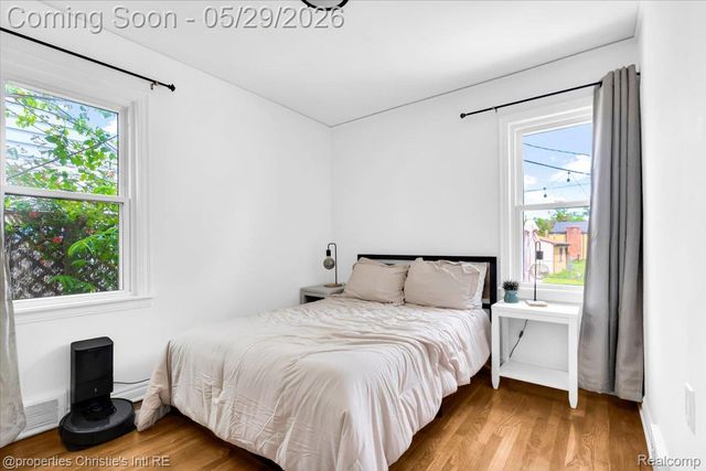 8740 Saratoga Street, Oak Park, MI 48237