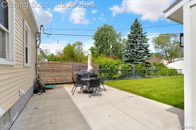 8740 Saratoga Street, Oak Park, MI 48237