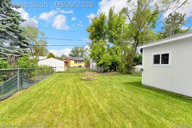 8740 Saratoga Street, Oak Park, MI 48237