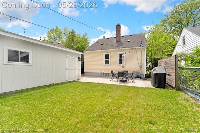 8740 Saratoga Street, Oak Park, MI 48237
