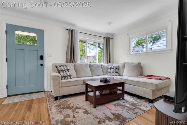 8740 Saratoga Street, Oak Park, MI 48237