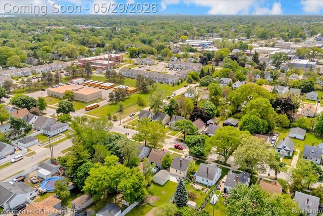8740 Saratoga Street, Oak Park, MI 48237